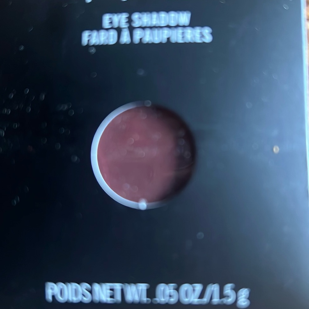 MAC refill eyeshadow. I’m into It